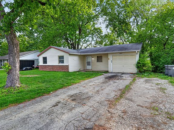 3rd image of 1925 N Mitthoefer Rd