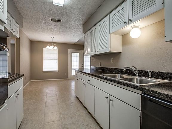 4th image of 5102 Bonneville Dr