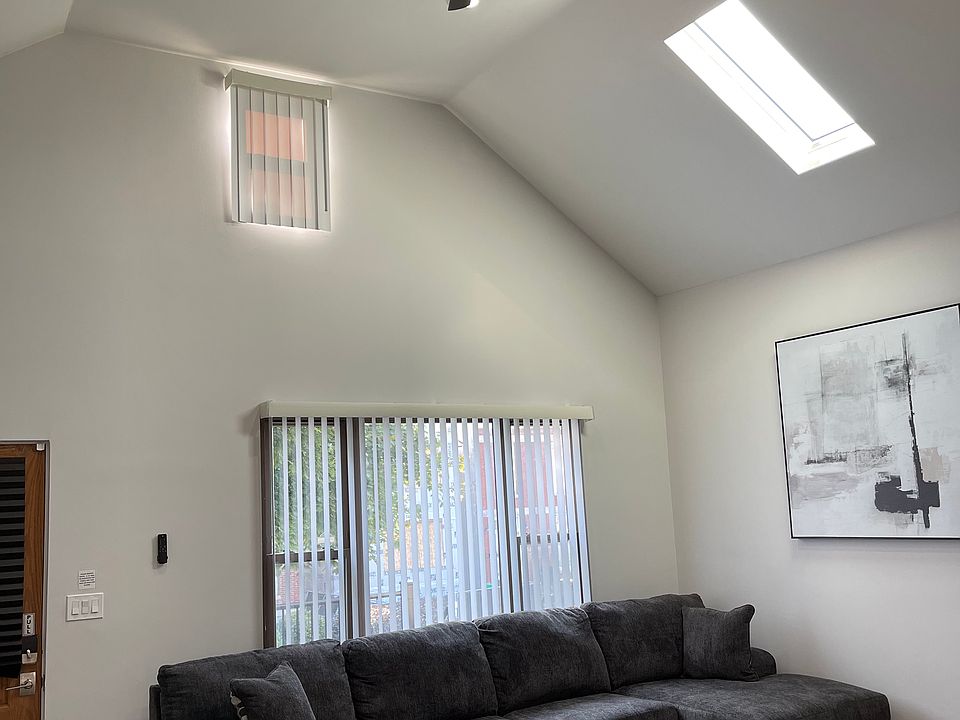 1st image of 320 S Richmond St APT 2
