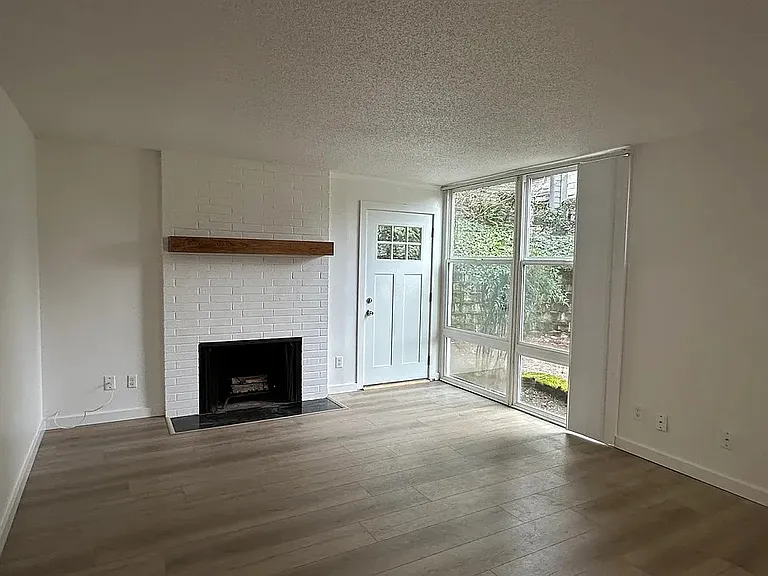 Westbay Apartments — Photo 12