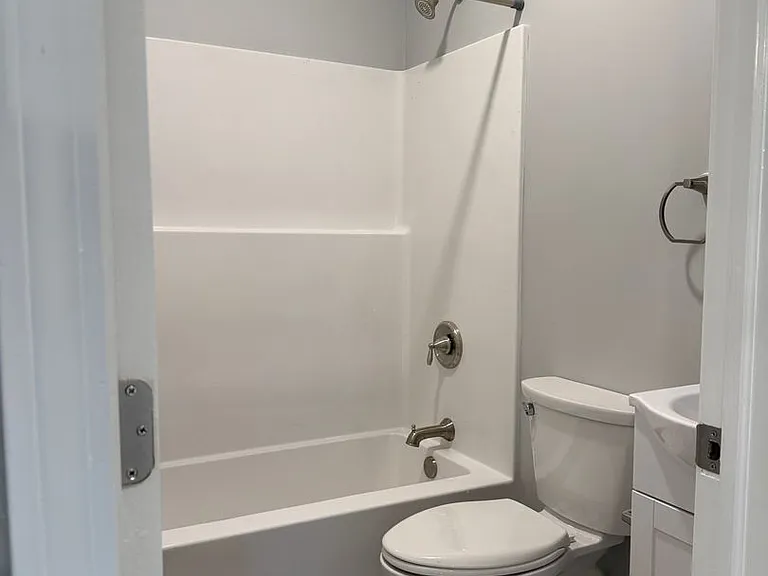31 Marble Ave — Photo 14