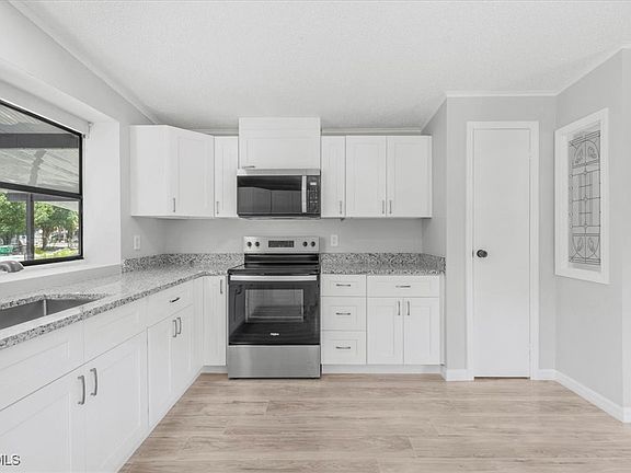 4th image of 671 Bennett Ave