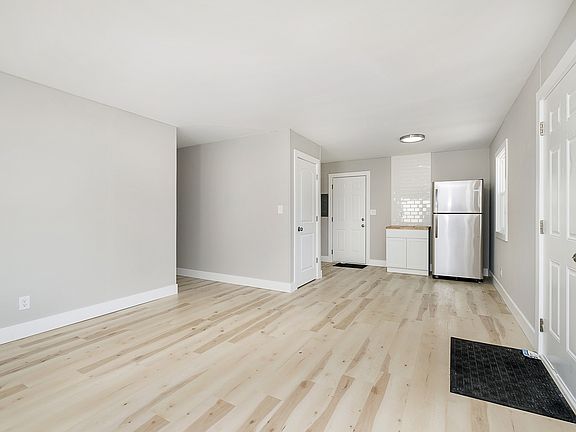 5th image of 2243 Harlan St