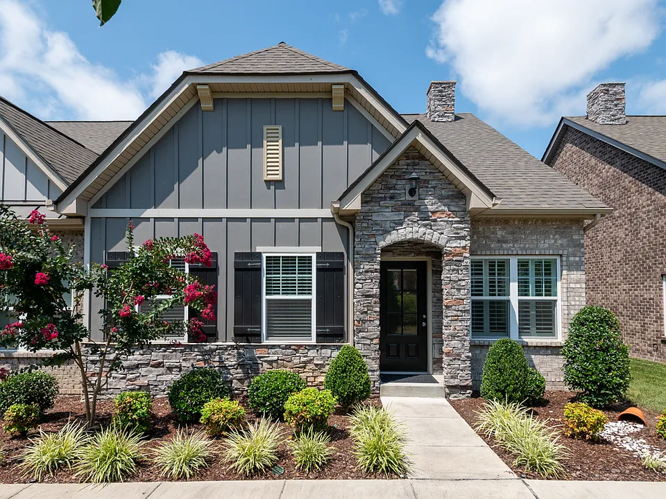 140 Kings Knoll Blvd