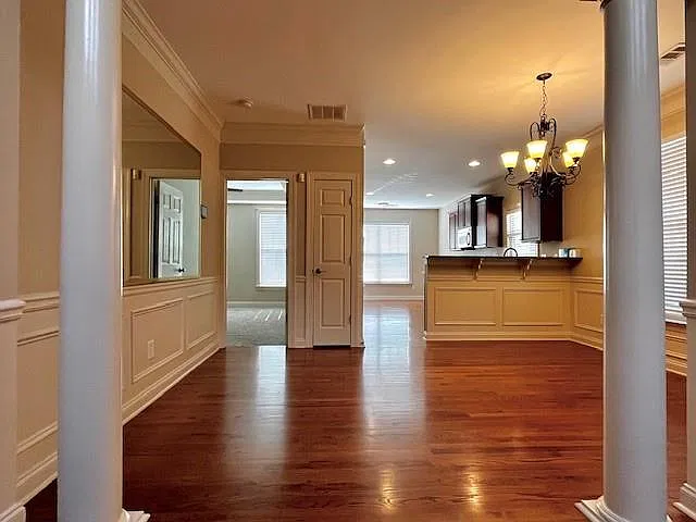3 bed, 2.5 bath, 2106 sqft, $2,995 — Photo 4