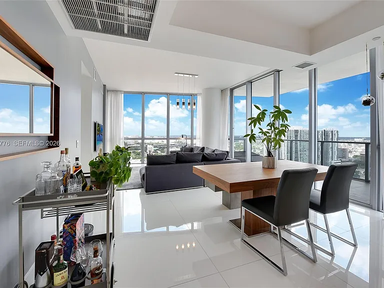 1100 Biscayne Blvd #3205 — Photo 4