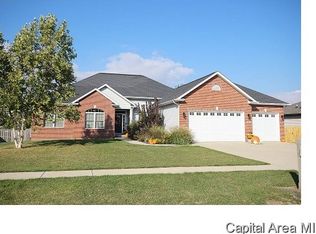 211 Sandstone Dr, Chatham, IL