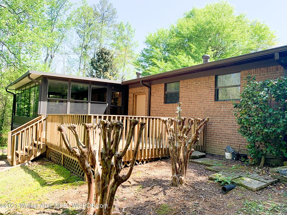 2nd image of 1700 Sharon Ln