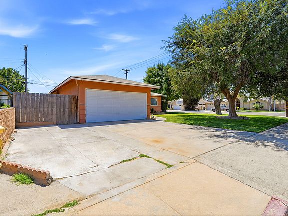 3rd image of 1519 Aspen Street