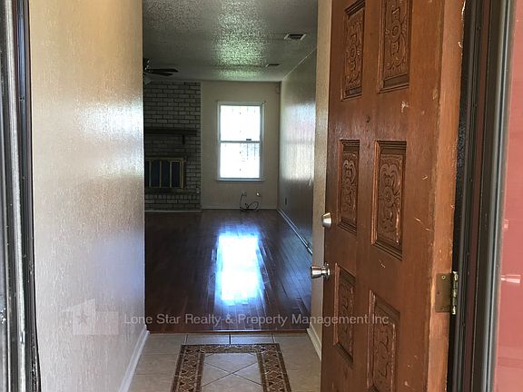 2nd image of 1401 Farhills Dr