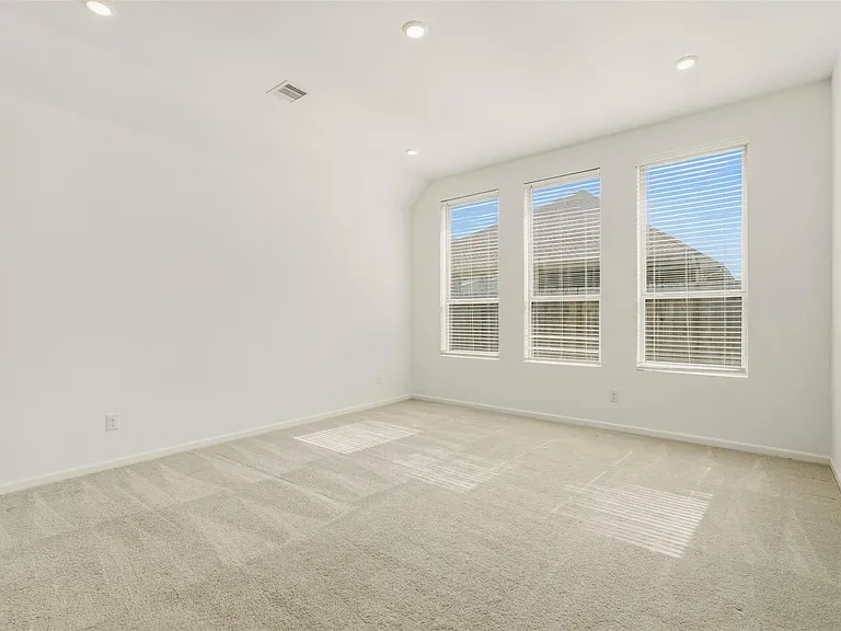 6407 Amberwood Dr — Photo 15