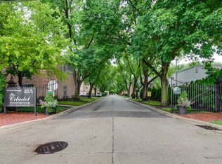 1447 Shermer Rd APT 4A, Northbrook, IL 60062