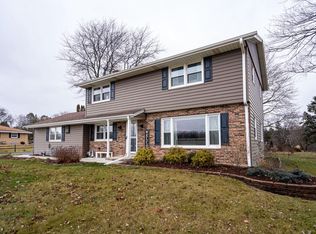 542 Horns Corners Rd, Cedarburg, WI 53012