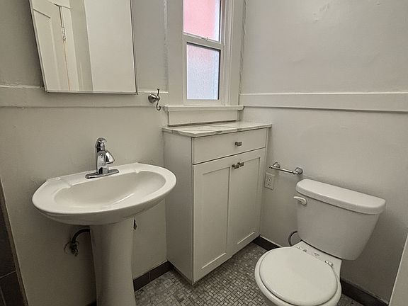 3rd image of 220 Quincy Ave APT A