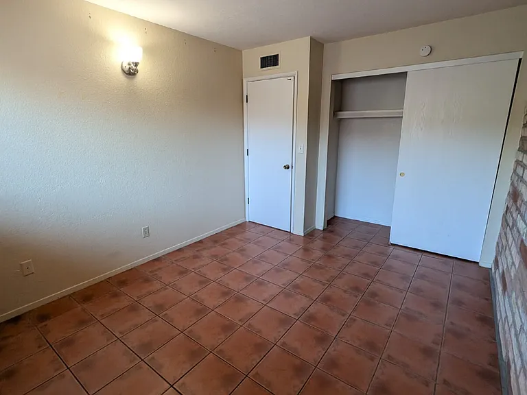 3078 N Cherry Ave — Photo 11