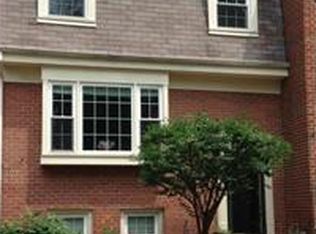 10266 Friendship Ct, Fairfax, VA 22032