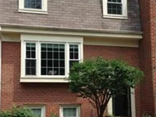 10266 Friendship Ct, Fairfax, VA 22032