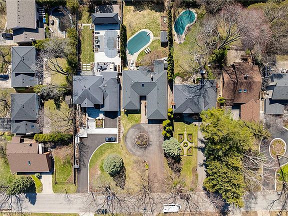 3rd image of 258 Shoreacres Rd