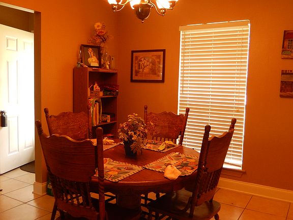 Formal dinning area