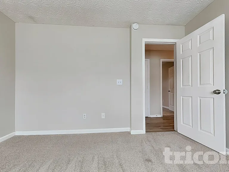 660 Tipperary Rd — Photo 13