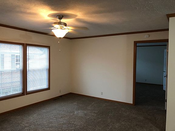 4th image of 29080 Meadowlark Blvd #145