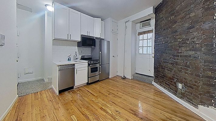 1st image of 163 Mulberry St APT 6