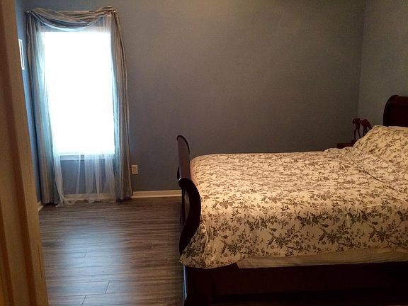 Master Bedroom 1/2
