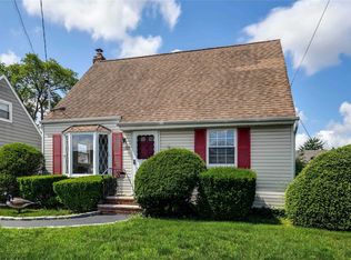 1005 Mirabelle Ave, Westbury, NY 11590