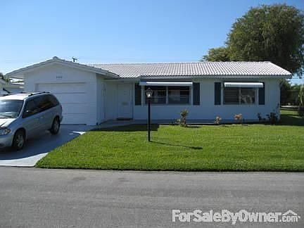 Front of house : Hurricane shutters on all windows
