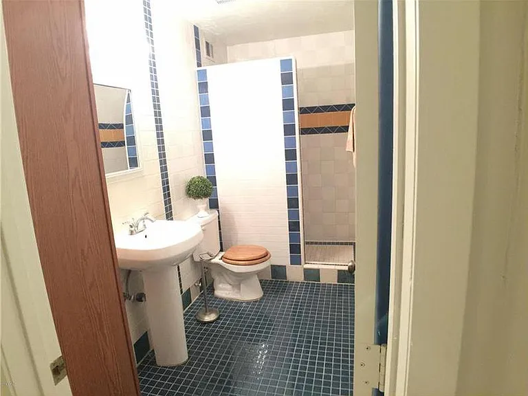 906 W Malibu Dr — Photo 6