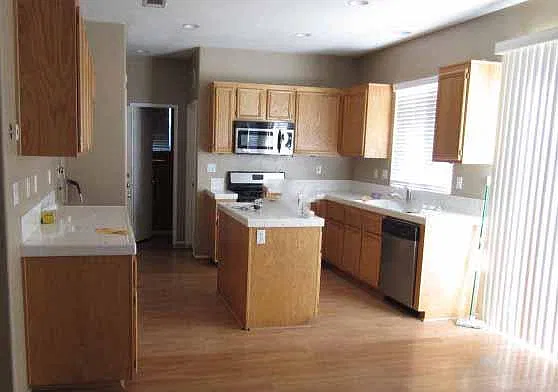 3 bed, 1795 sqft, $2,700 — Photo 2