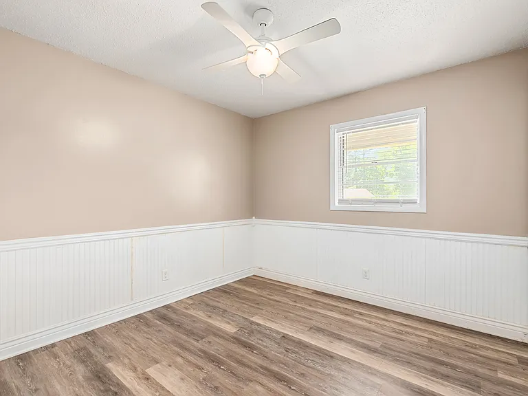 413 Springdale Dr — Photo 7