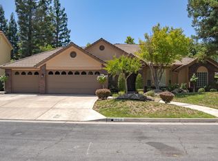 809 E Country View Cir, Fresno, CA