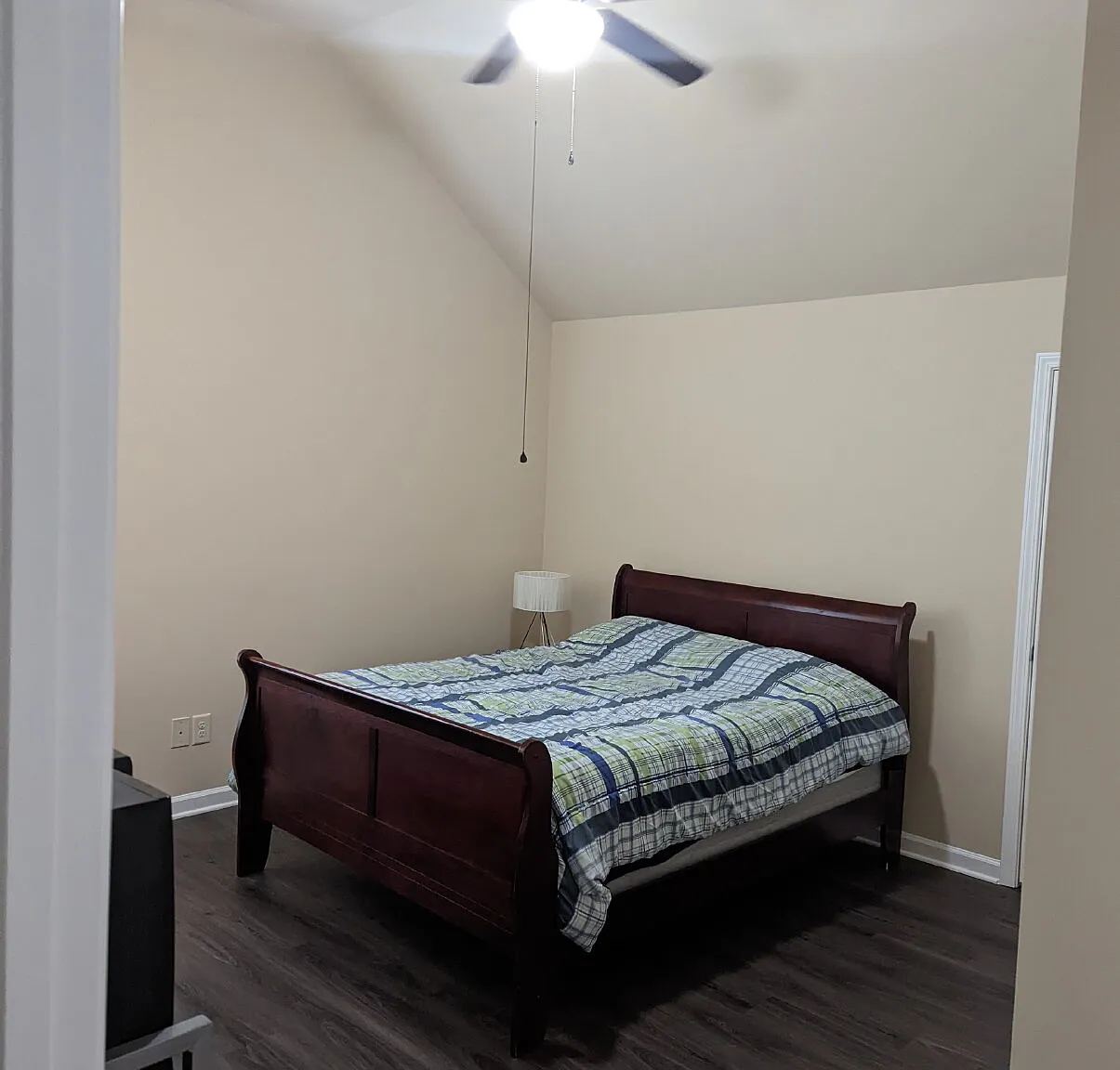 4 bed, 2.5 bath, 2357 sqft, $2,400 — Photo 2