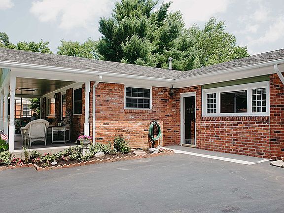 4th image of 679 Marshall Ln