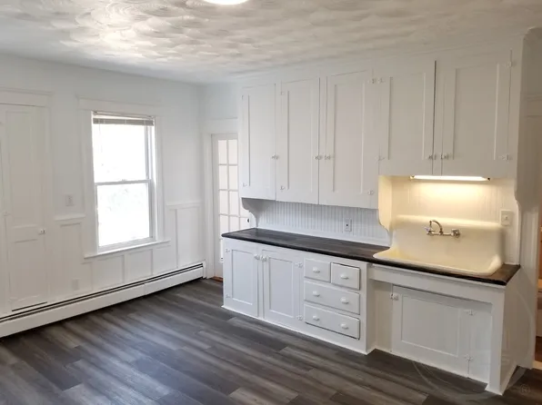  59 Sweet Ave 2ndFlr 2B/1B Spacious Hardwoods FreshPaint PetOK Laundry, 59 Sweet Ave #3R, Woonsocket, RI 02895