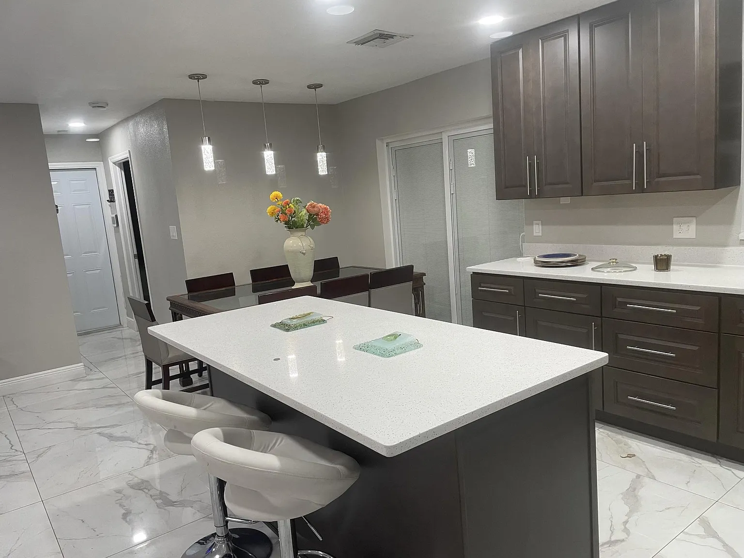4 bed, 2.0 bath, 1182 sqft, $1,139 — Photo 3