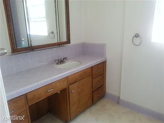 4th image of 1163 W Rose St