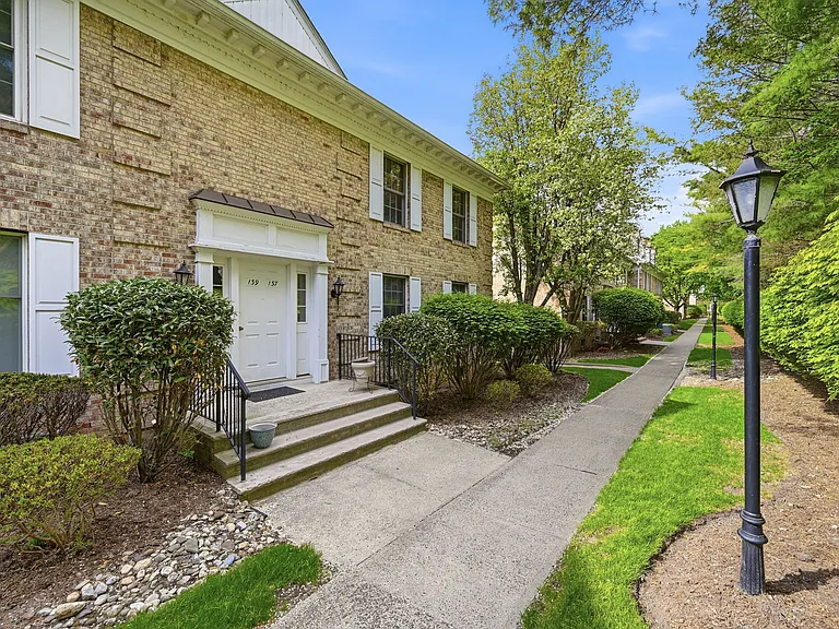 137A S Maple Ave #B — Photo 30