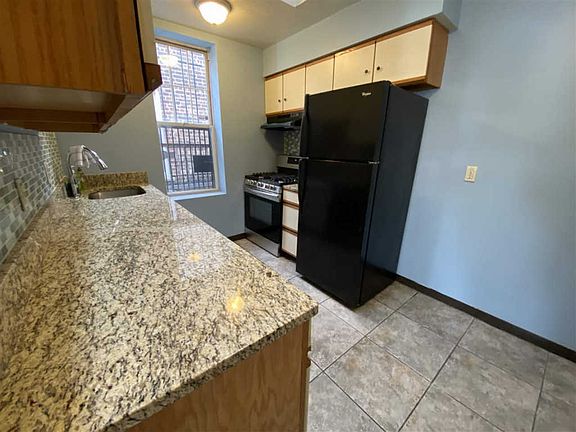 2nd image of 252 Clendenny Ave APT 6