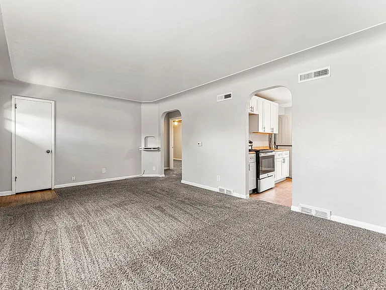 3609 Hudson St — Photo 6