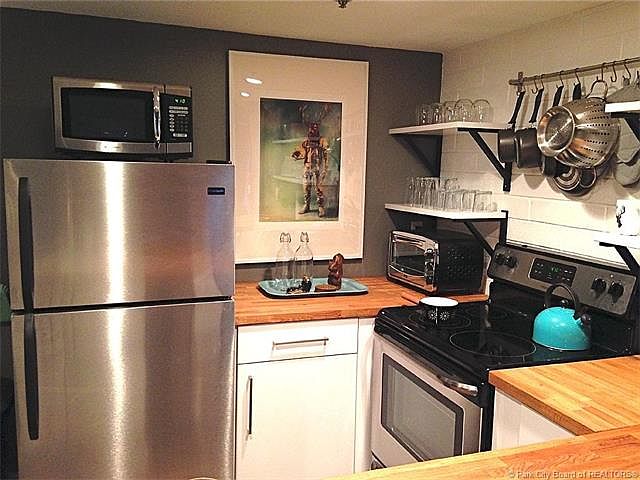 1st image of 2000 Prospector Ave #111