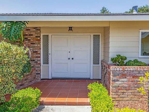 3rd image of 2618 Martinez Dr