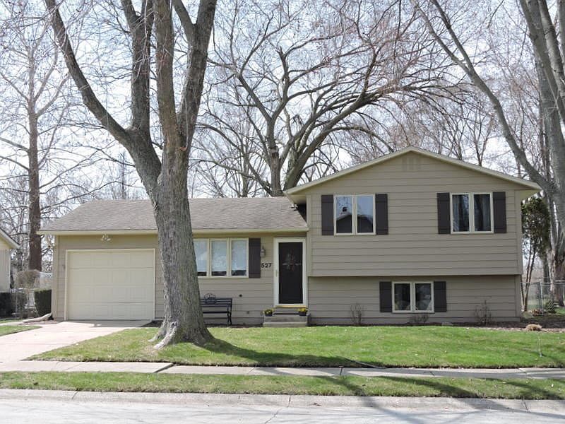 1st image of 527 Downey Ave