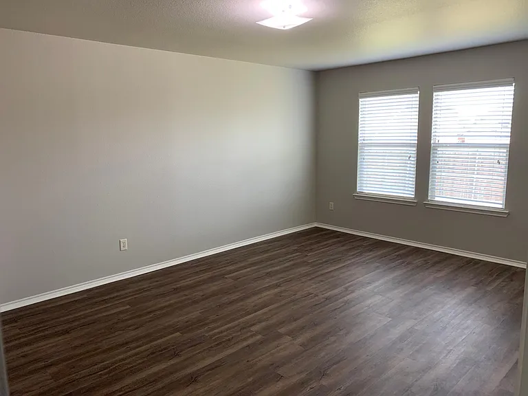 328 Carlyle St — Photo 12