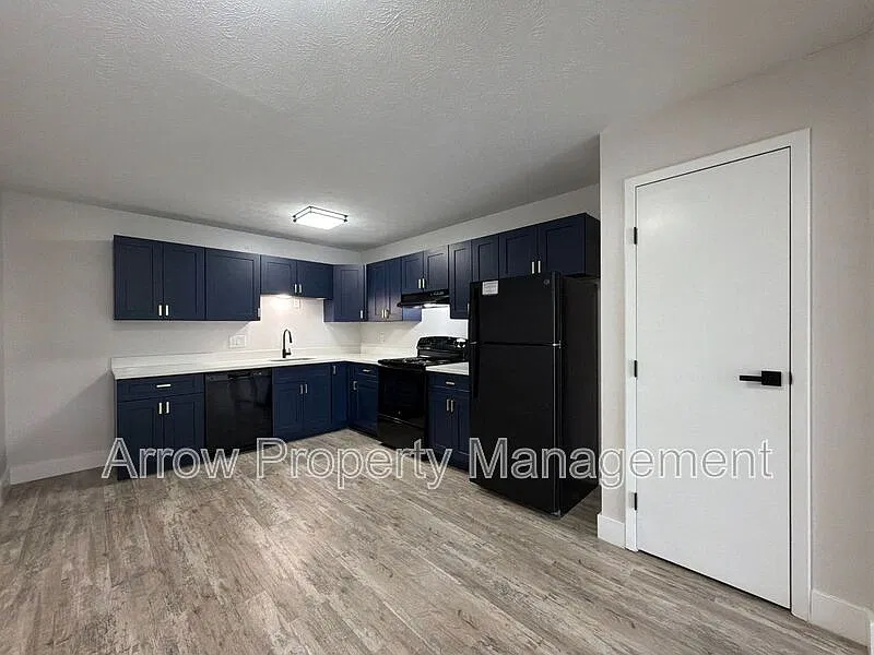 2325 S St — Photo 2