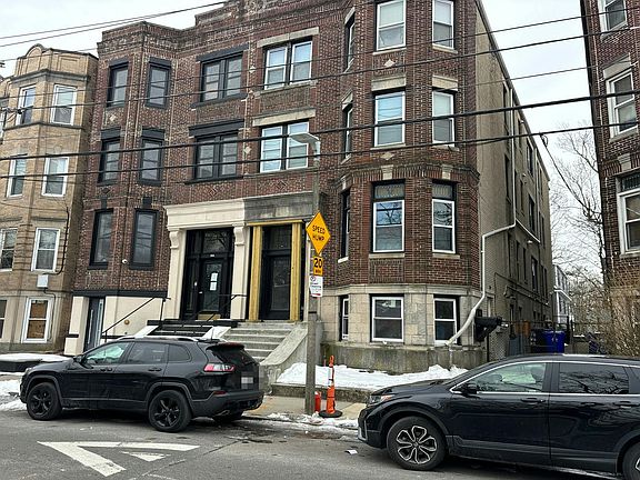 2nd image of 103 Townsend St