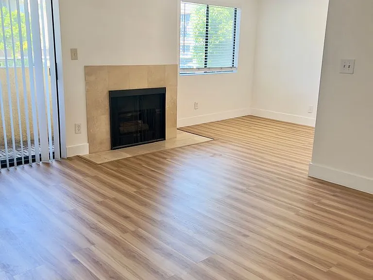 2204 S Beverly Glen Blvd — Photo 2