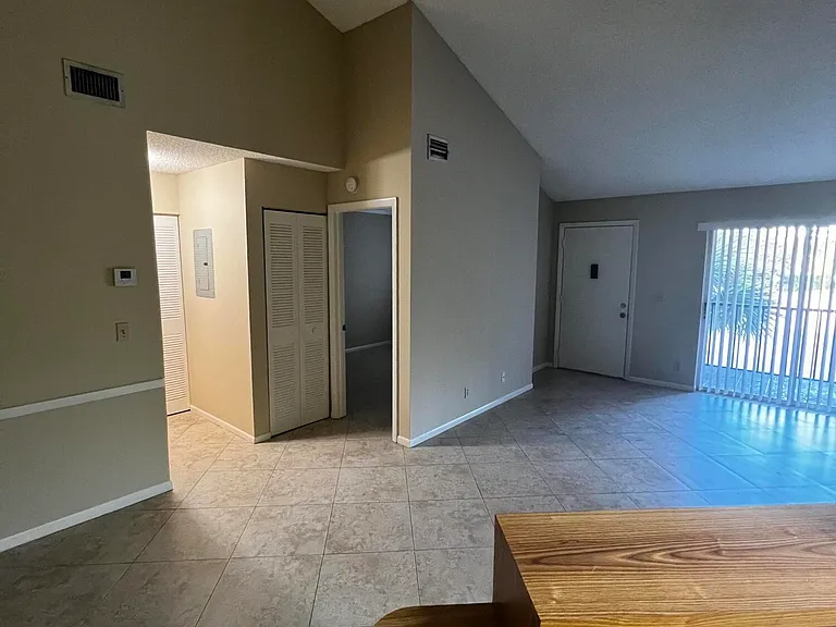 4215 S 57th Ave #E — Photo 14