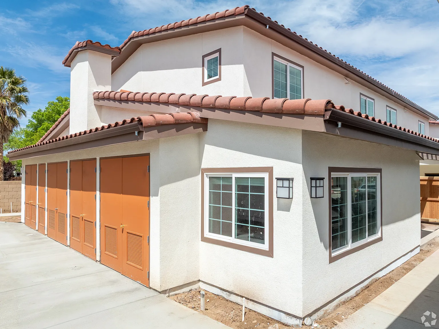 3 bed, 1160 sqft, $2,313 — Photo 1